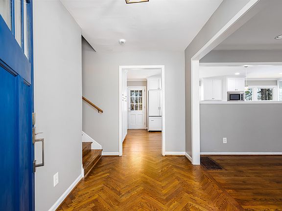 5th image of 613 Twin Branch Dr