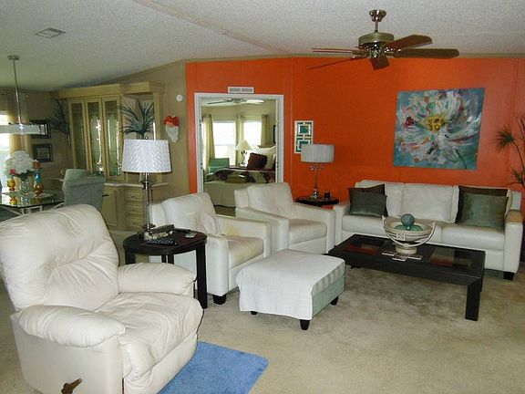 3rd image of 4615 Arlington Park Dr