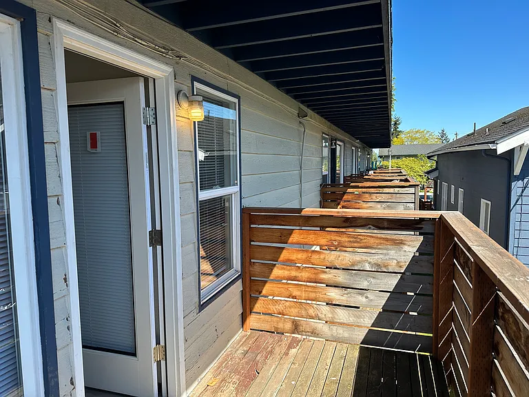 3724 Hoyt Ave — Photo 9