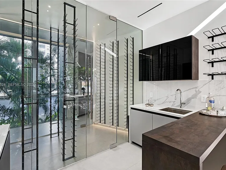 501 Palm Dr — Photo 25