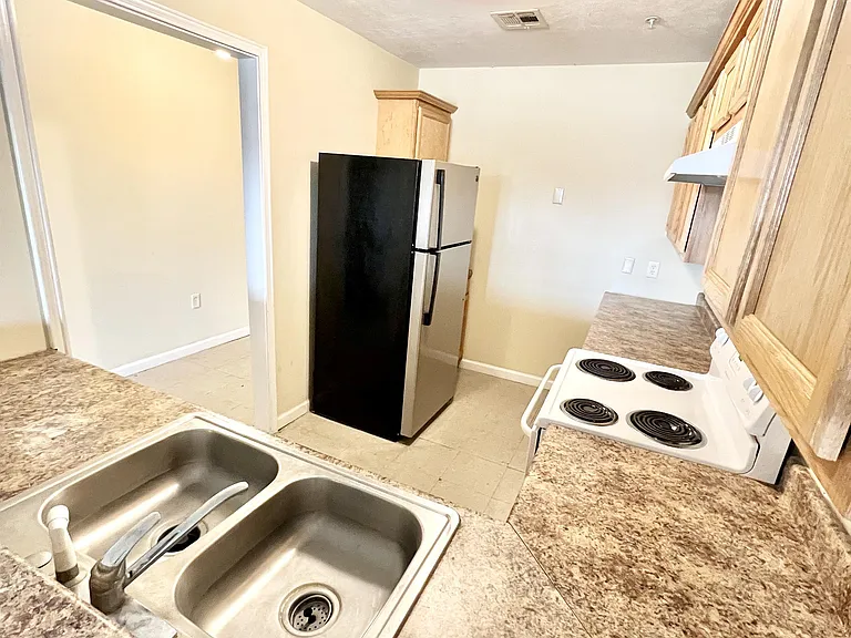 4720 Common St — Photo 3
