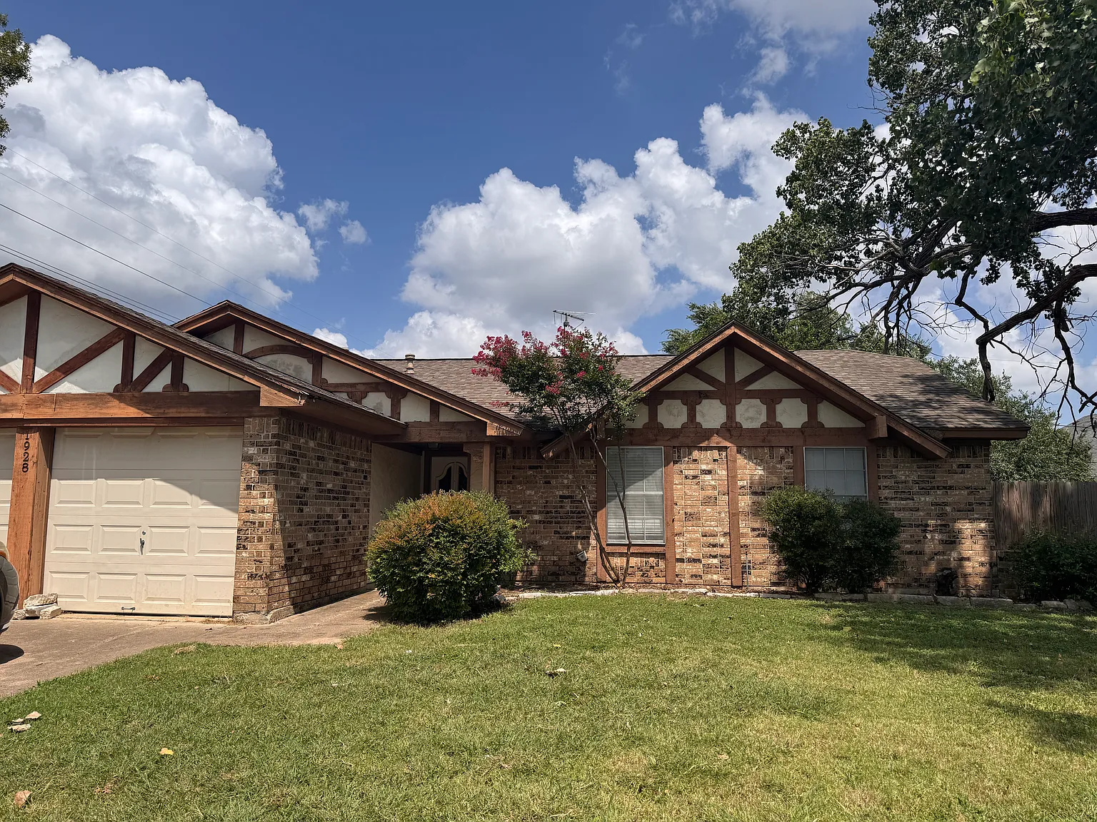 3 bed, 1380 sqft, $1,800 — Photo 2