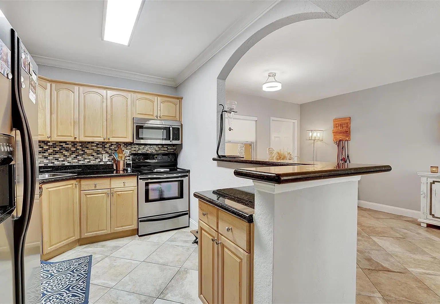 2 bed, 925 sqft, $2,200 — Photo 3