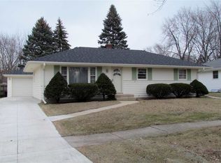 2402 Evanston Dr, Rockford, IL 61108