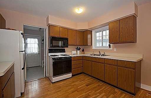 3rd image of 2322 Faye Dr