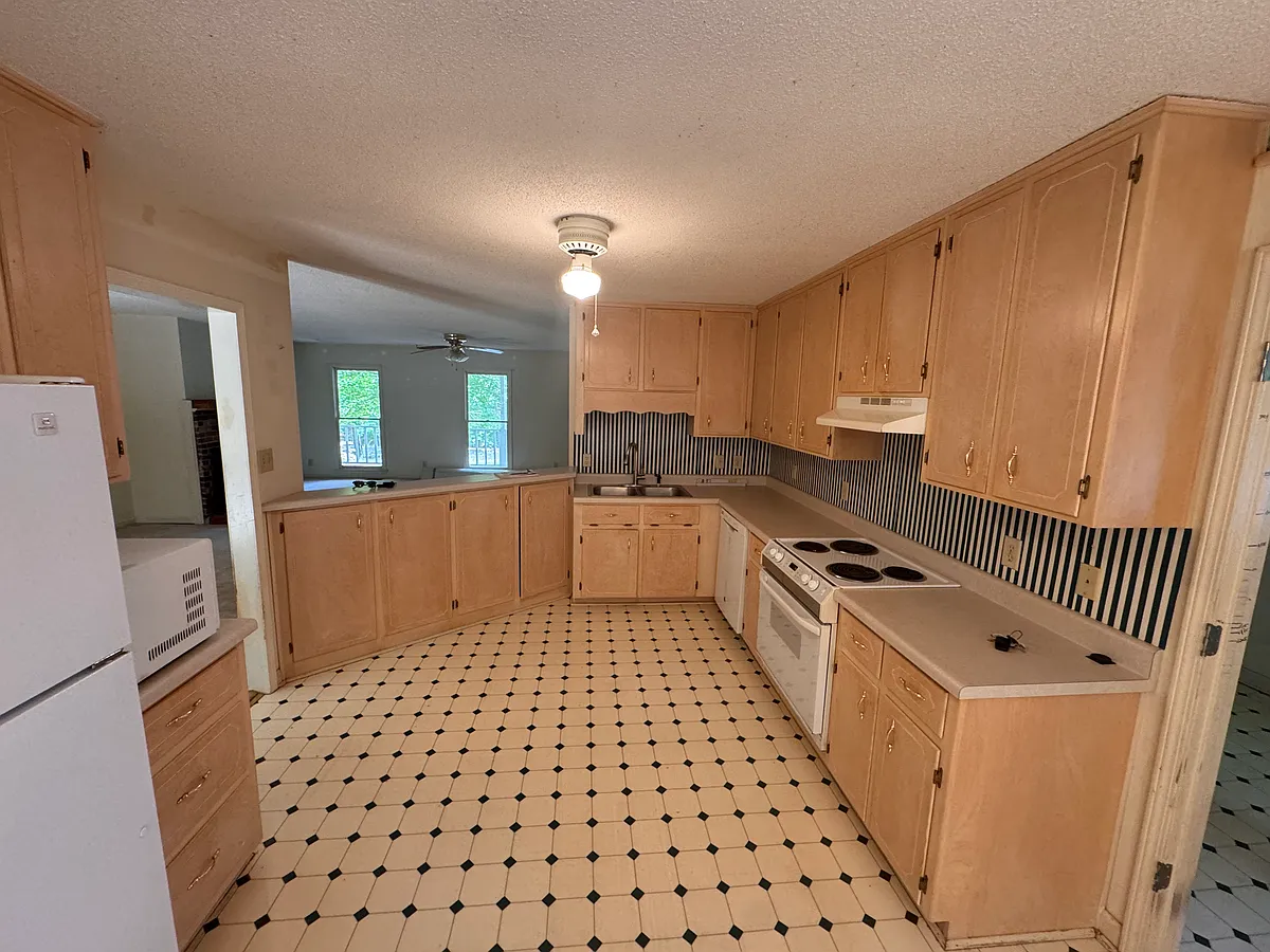 Building Photo - 112 Oak Leaf Cir