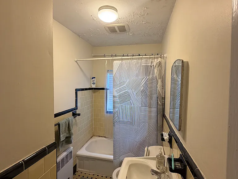 32 Brock St #4 — Photo 10