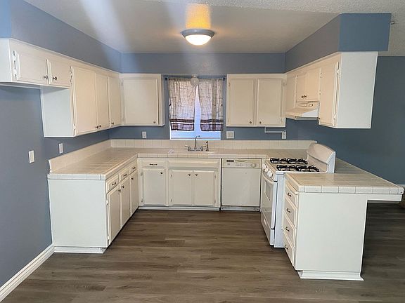 2nd image of 3036 W Whitendale Ave