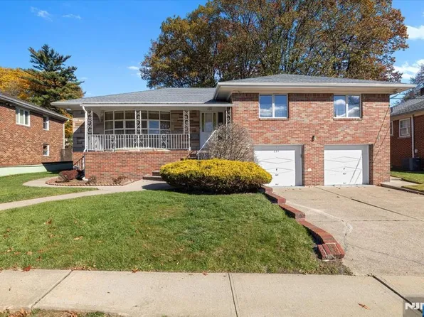 255 Forest Rd, Fort Lee, NJ 07024