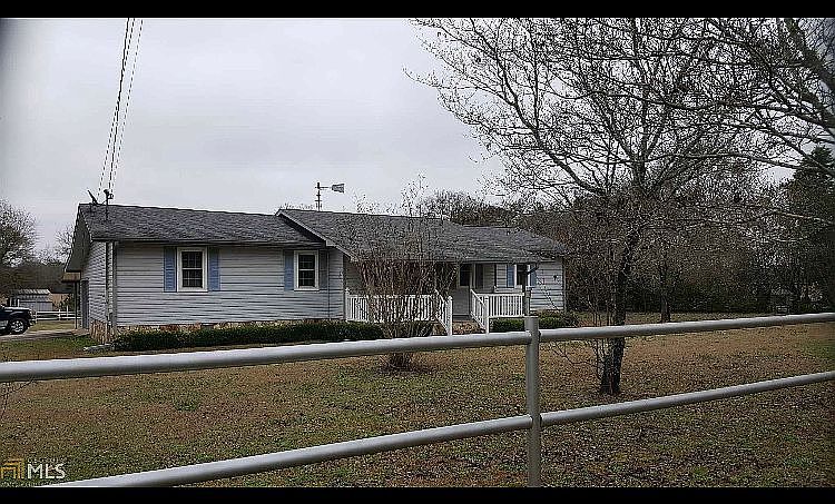 Front of house 3 bedrooms 