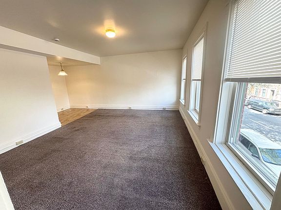 2nd image of 430 E King St APT 4