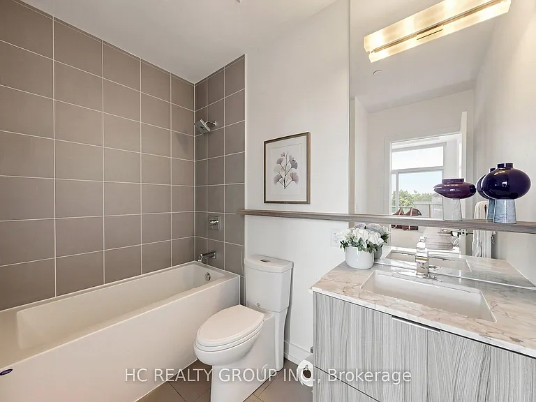 6 Parkwood Ave #701 — Photo 11