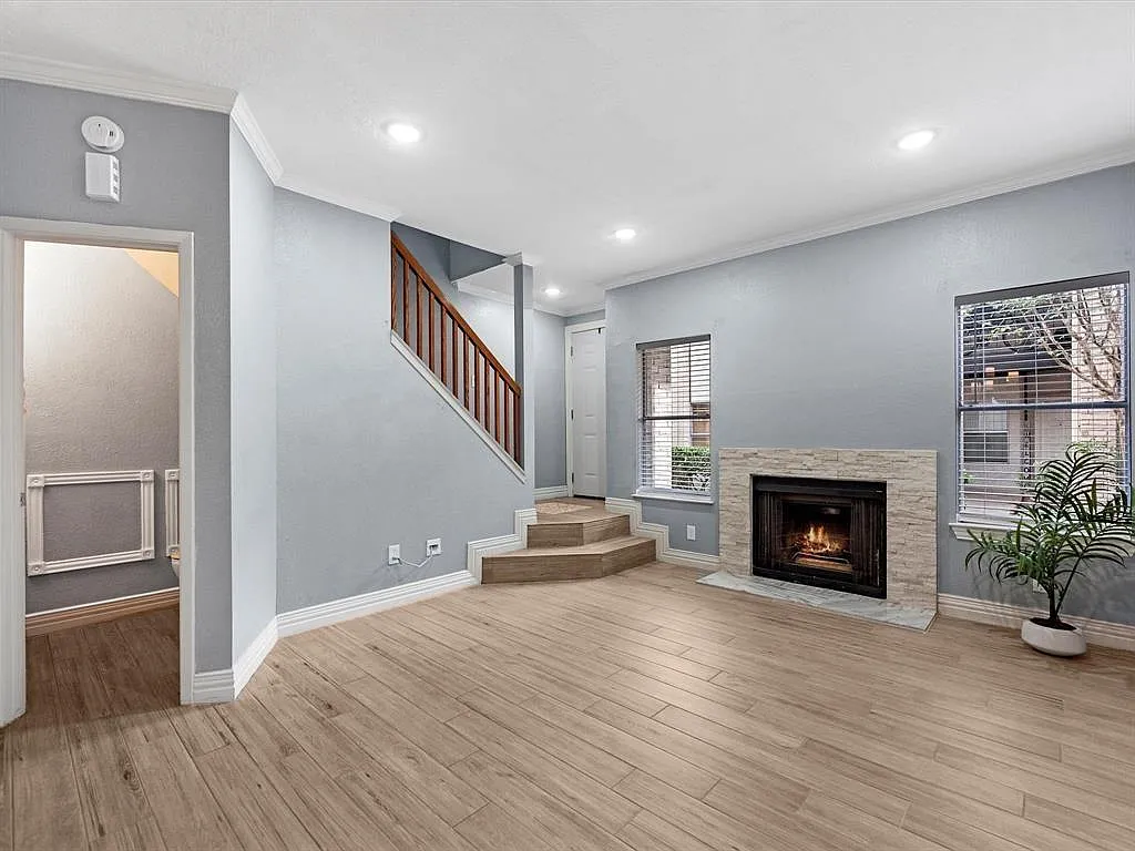 1 bed, 1.5 bath, 896 sqft, $1,320 — Photo 4