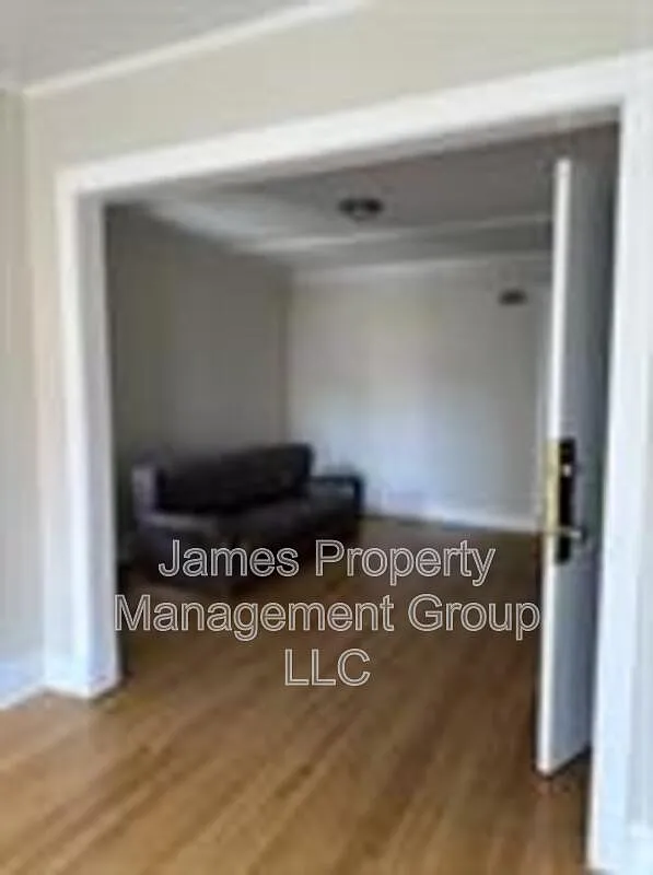 Building Photo - 3213 W Warren Blvd #2