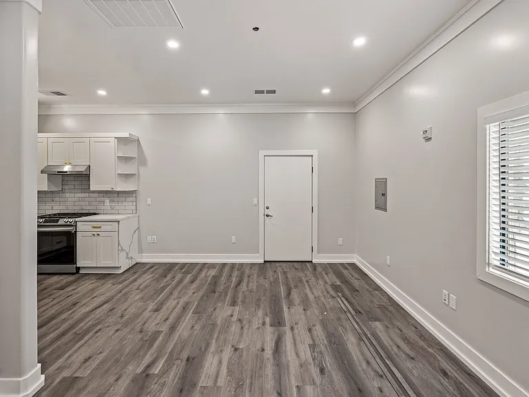 1104 Broadway Ave #1 — Photo 4