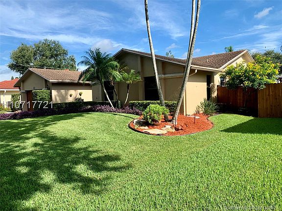 4th image of 8913 SW 49th Ct