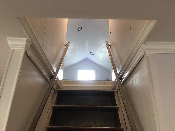 3rd image of 2625 Plum St