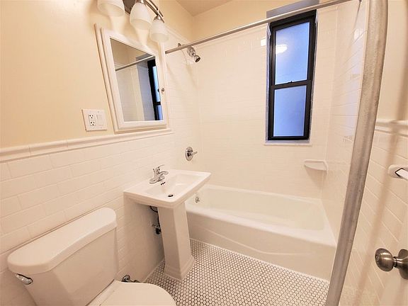 5th image of 267 Edgecombe Ave APT 1H