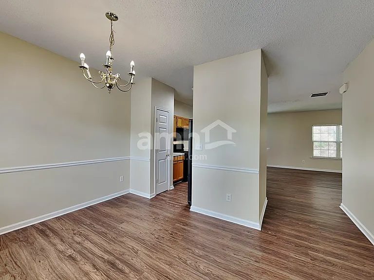 291 Beckenham Ln — Photo 5