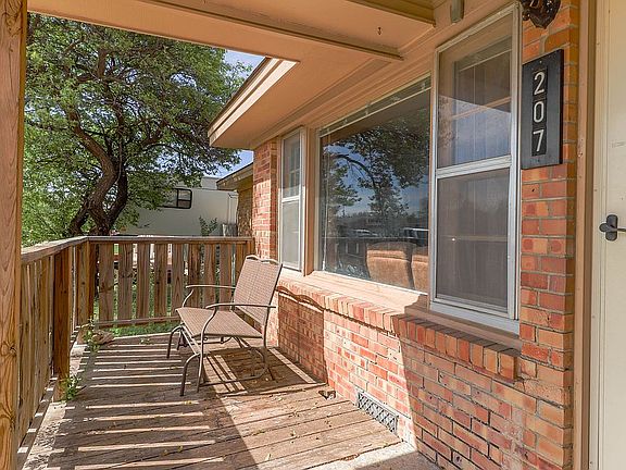 3rd image of 207 Spruce Ave