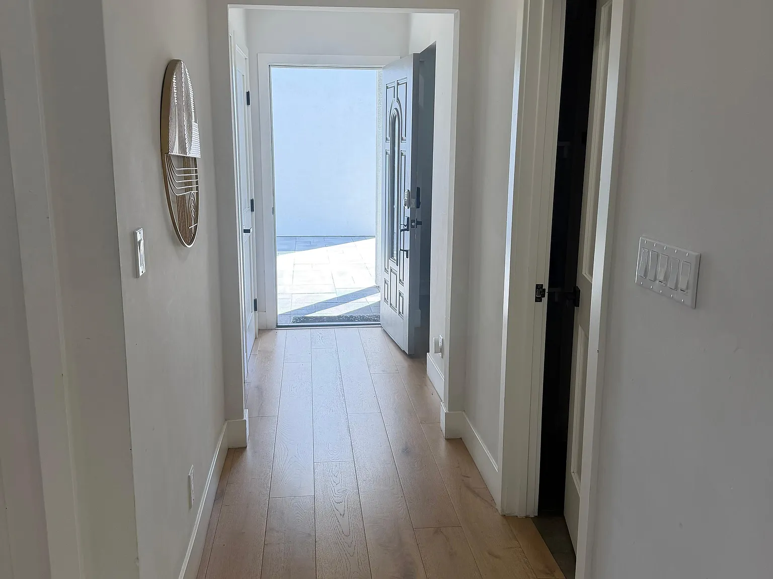 4 bed, 1872 sqft, $4,400 — Photo 1