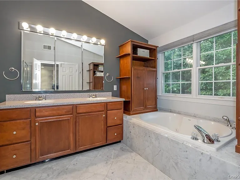 7 Hopkins Ln — Photo 14