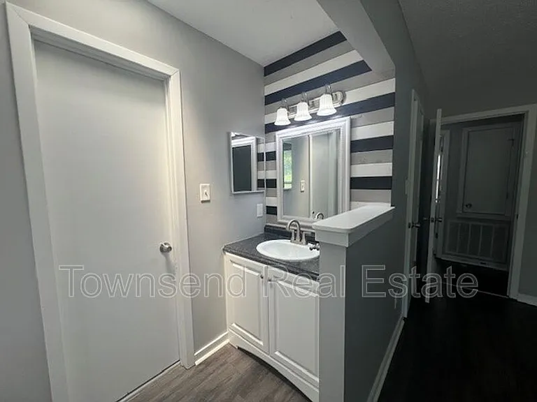 5831 Waters Edge Dr — Photo 11
