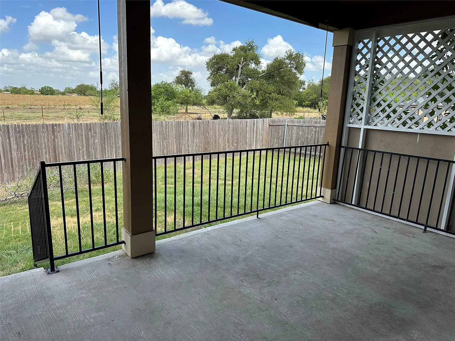 4 bed, 2.0 bath, 1678 sqft, $2,000 — Photo 1