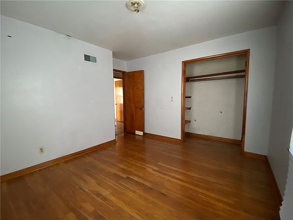 5th image of 3268 Plaza Dr