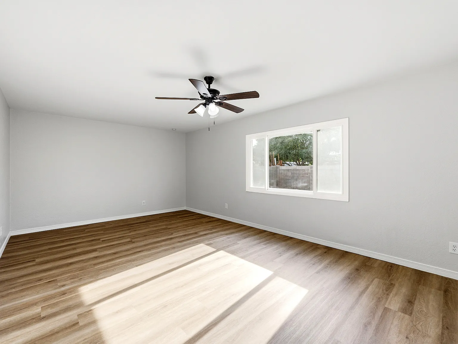 4 bed, 2.5 bath, 2167 sqft, $2,095 — Photo 2