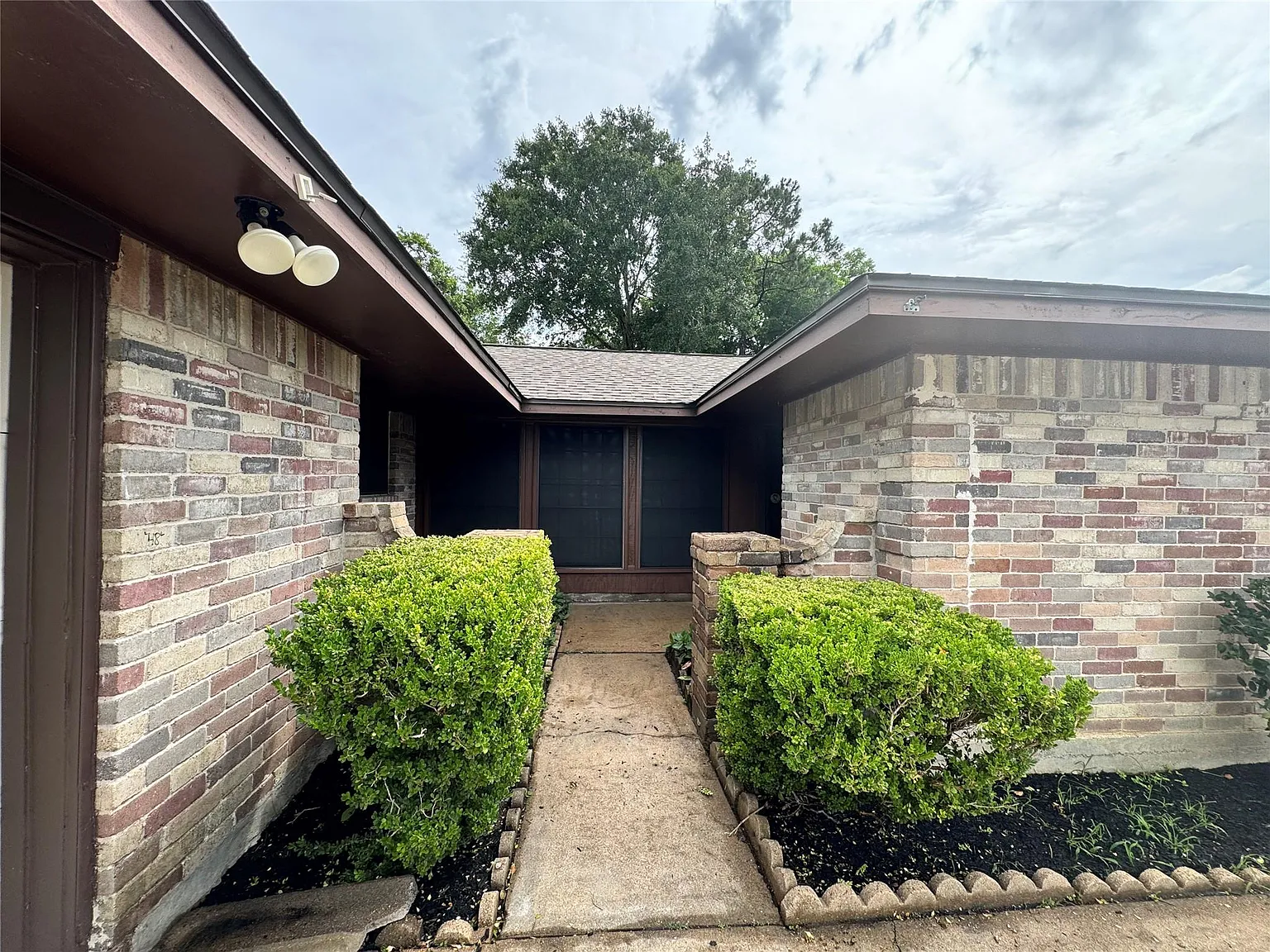 3 bed, 2.0 bath, 1478 sqft, $1,900 — Photo 2
