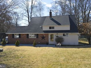 23 Rocky Pool Ln, Levittown, PA 19055