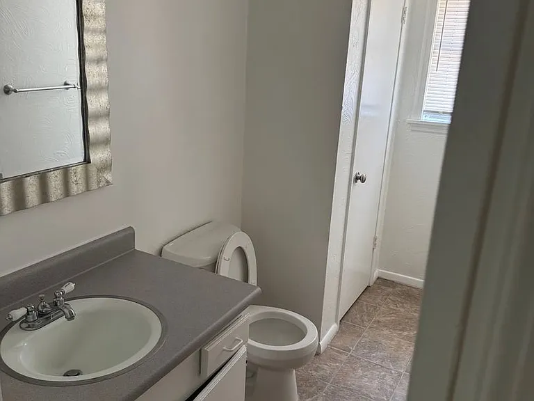 414 W College St — Photo 7