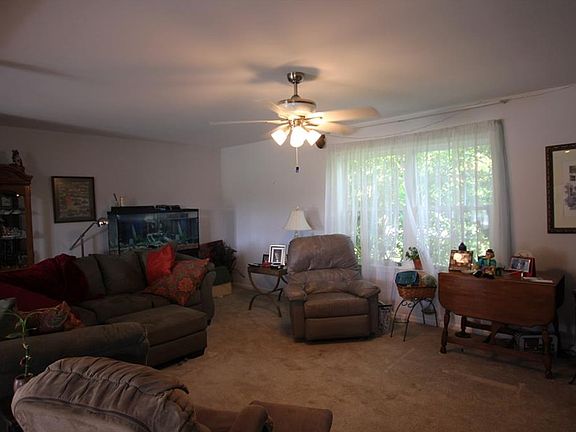 2nd image of 2 Blackwood Dr