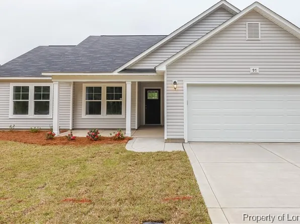 97 Magnolia St, Parkton, NC 28371