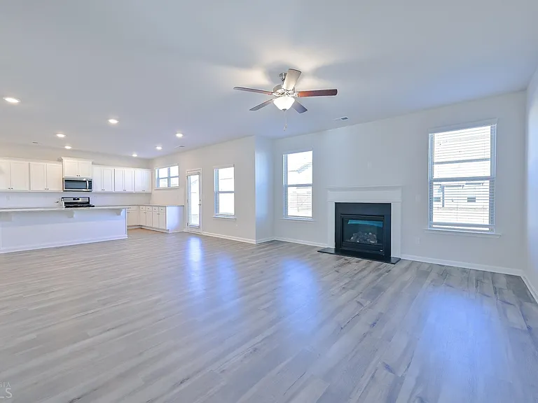 303 Eleanora Xing — Photo 15