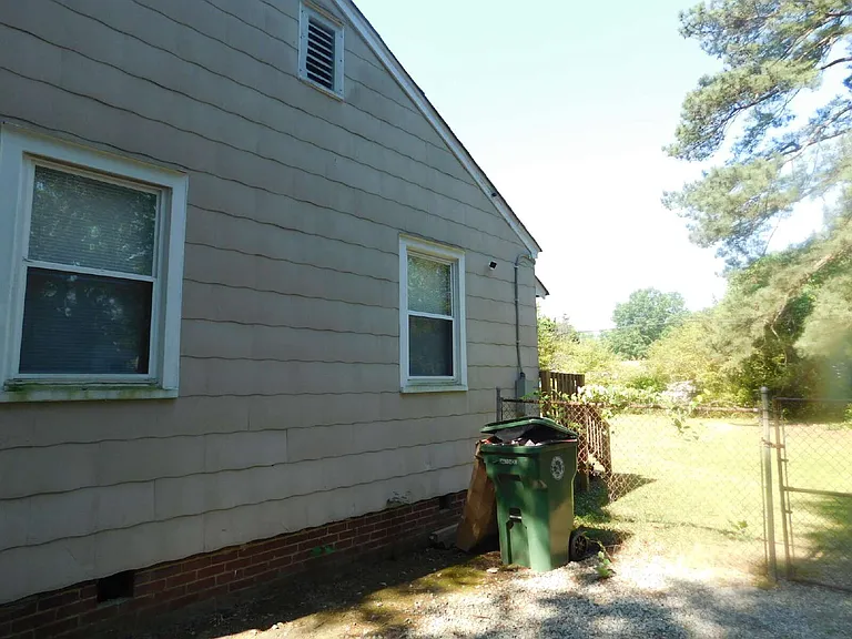 718 Yorkshire Dr — Photo 5
