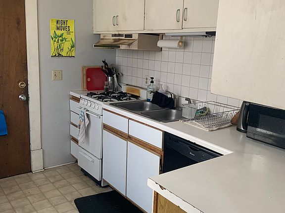 3rd image of 818 University Ave SE #102