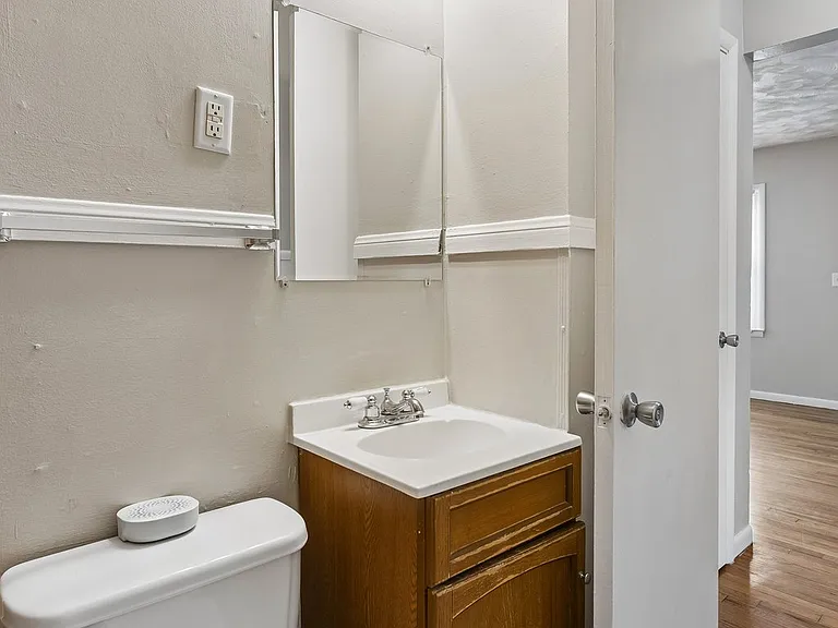 3915 Crown Point Ave — Photo 22