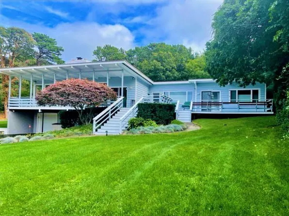 78 Winemack St, Oak Bluffs, MA 02557