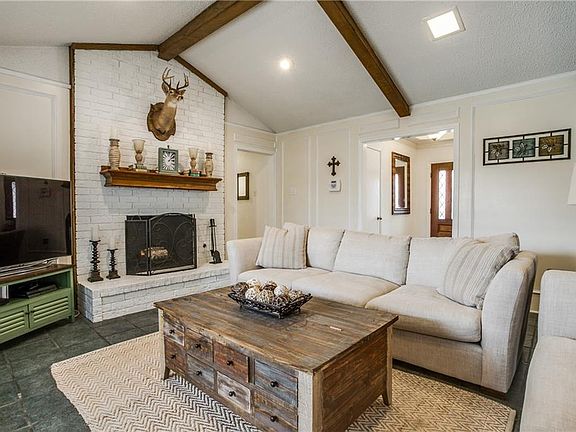 5th image of 1828 Meadowview Dr