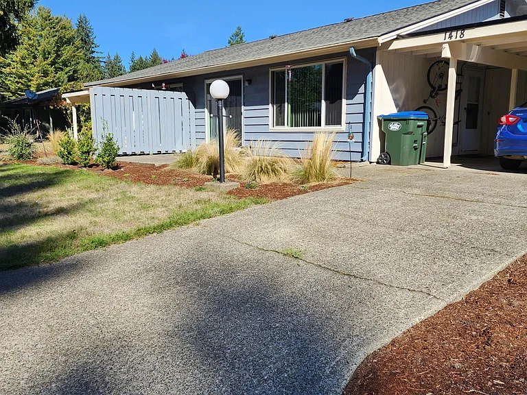 1418 Josephine Ct SE — Photo 1
