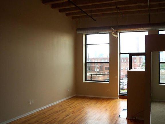 4th image of 1645 W Ogden Ave Unit 410
