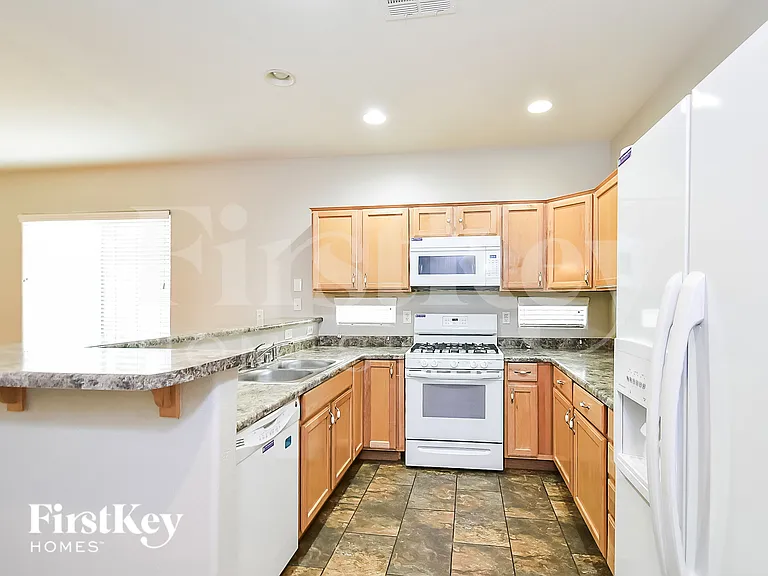 10832 Avenzano St — Photo 6