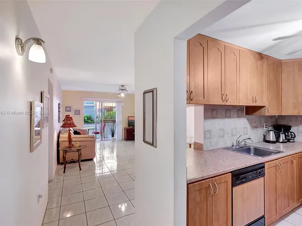 17001 NE 13th Ave APT 103, Miami, FL 33162