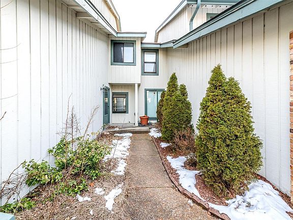3rd image of 2040 Falling Brook Dr