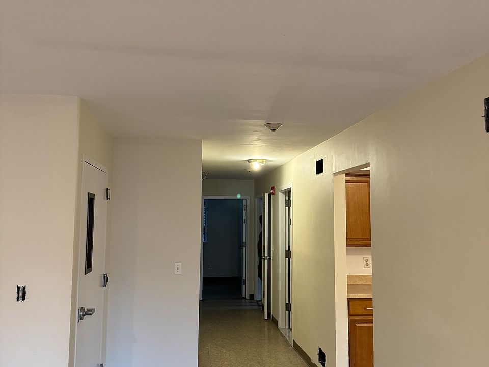 Building Photo 4