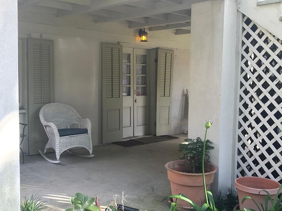 Private entrance steps from personal driveway