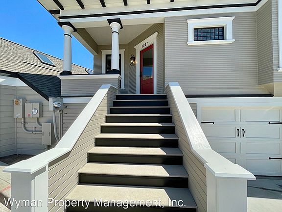 4th image of 1027 Lincoln Ave