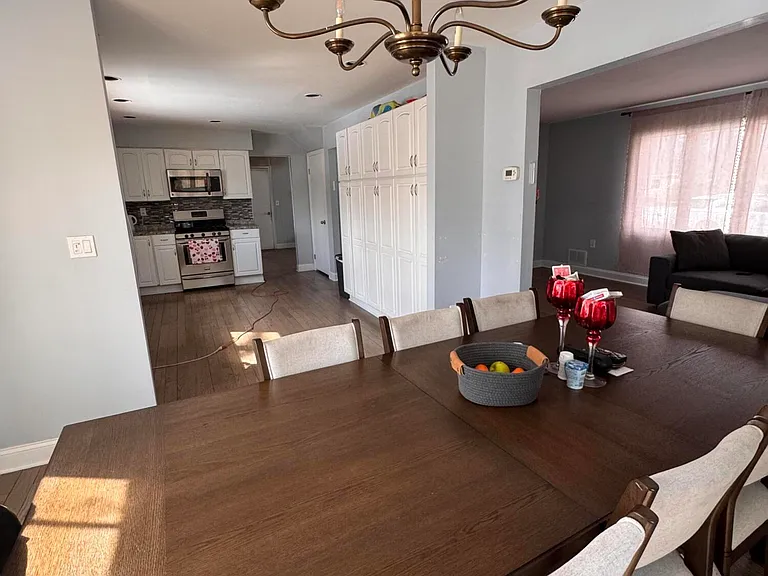 422 W Lake Ave — Photo 3